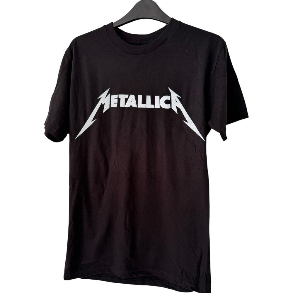 NWOT Metallica Black Spell Out Graphic Short Sleeve Band T-shirt Mens Size Small